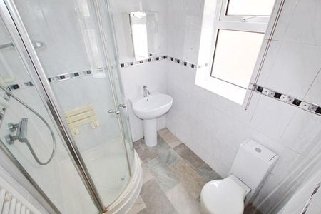 2 bedroom property to rent - Photo 2