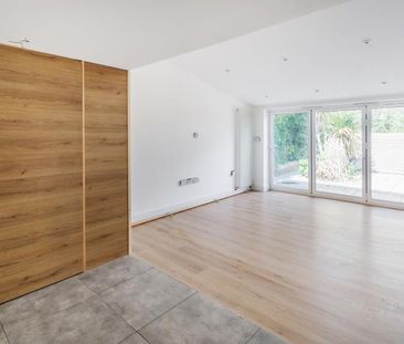 Pewley Way, Guildford, Surrey, GU1 - Photo 6