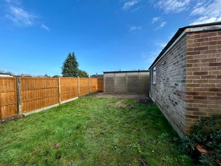 3 Bedroom House - Mid Terrace To Let - Photo 5