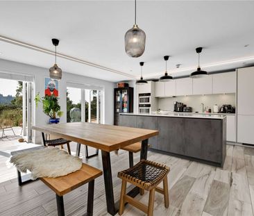 A very high specification extremely spacious two bedroom apartment ... - Photo 4