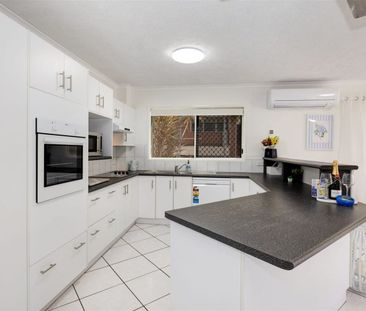 Prestige apartment with water views and unbeatable lifestyle - Photo 5