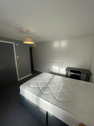 10 bedroom house share to rent - Photo 1