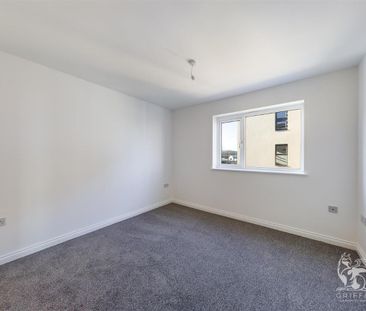 Melbourne Road, Tilbury, RM18 - Photo 1