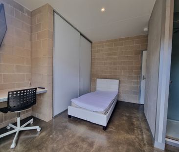 Room Accommodation- All Bills Included* - Photo 3