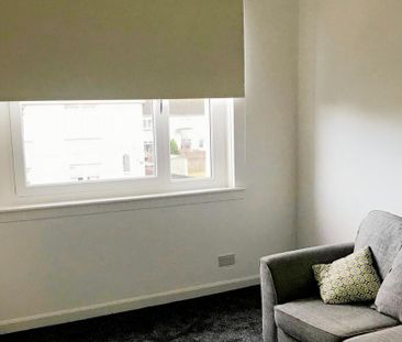 3 bedroom flat to rent - Photo 4