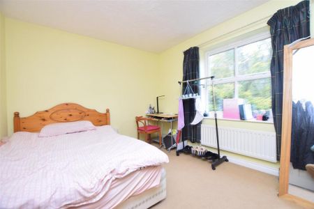 3 bedroom semi-detached house to rent - Photo 4