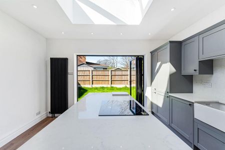 4 bedroom semi-detached house to rent - Photo 5