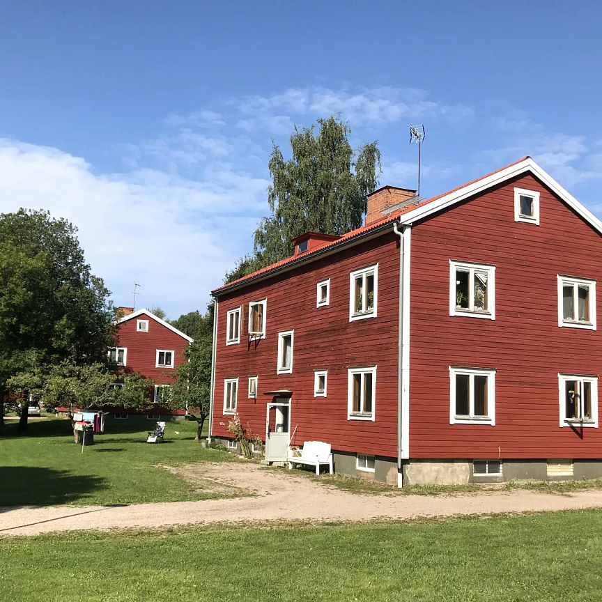 Björkbyvägen: Rymlig fyra i naturskön miljö - Photo 1