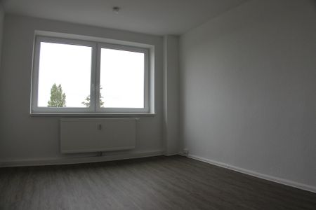 Große 4-Raum-Wohnung mit bodengleicher Dusche, Wanne und Balkon! - Photo 3