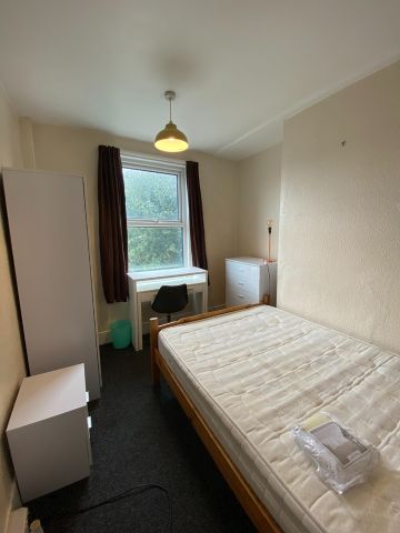 4 Bed Terraced House, Franklin Street, BN2 - Photo 2