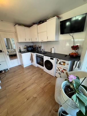 Studio Flat, Nowel Road, SW13 - Photo 1