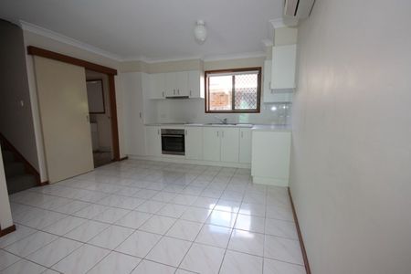 WELL POSITIONED END TOWNHOUSE - Photo 4