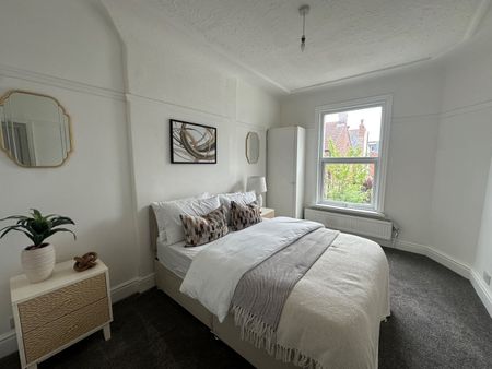 4 Bed Terraced House, Parkside, CH44 - Photo 5