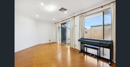 New Carpet, New Air-Condtioning, New Home Feeling - Photo 3