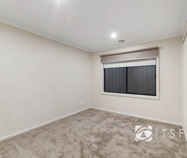 Freshly Renovated Family Home in Prime Kennington Location - Photo 3