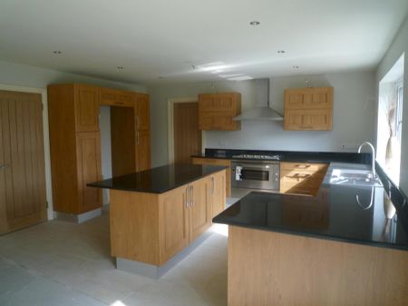5 bedroom house to rent Lake Road, Chichester, PO19 - Photo 4