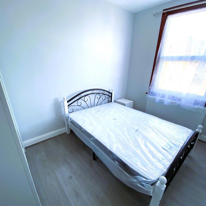 4 bedroom terraced house to rent - Photo 1