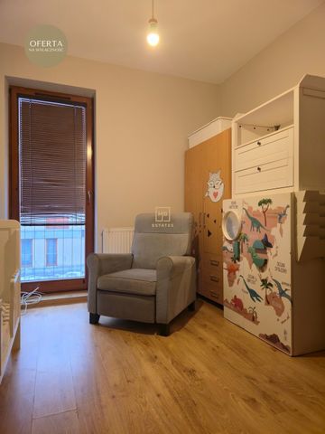 cztery pokoje, miejsce postojowe, komórka, balkon - Zdjęcie 2