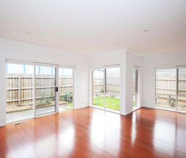 Spacious Family Home - Photo 6