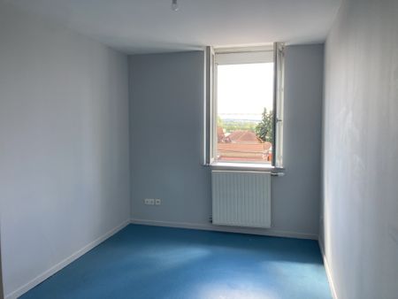 Location Appartement 4 pièces 84m² ROANNE 42300 - Photo 4