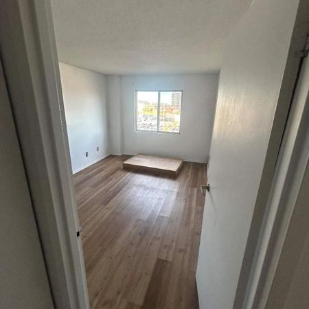 1 CH - 1 SDB - Côte Saint-Luc - $1,695 /mo - Photo 3