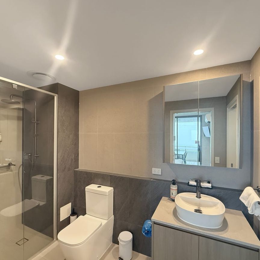 Beachside Fully Furnished 1 Bedroom Apartments 6 month lease and flexible lease terms are available! - Photo 1