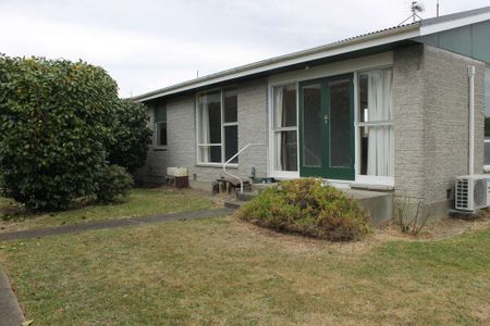 Tidy Two Bedroom Unit - Photo 4