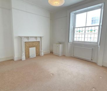 3 bedroom flat to rent - Photo 2