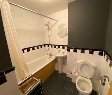 St. Davids Square Room 6 - Photo 2