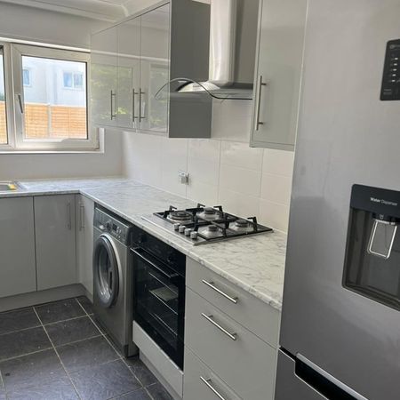 Room in a Shared Flat, Sedbergh Road, SO16 - Photo 3