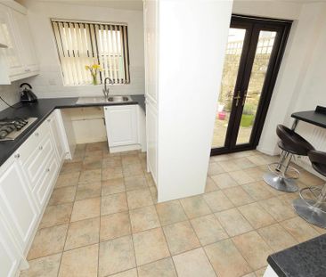 2 bedroom semi-detached house to rent - Photo 4