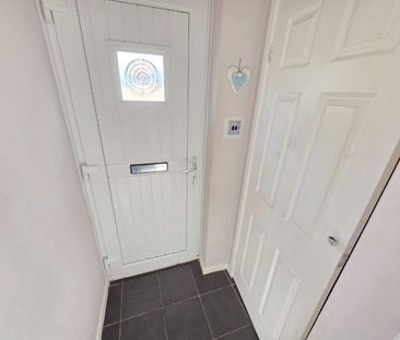 2 bedroom ground floor flat to rent - Photo 4