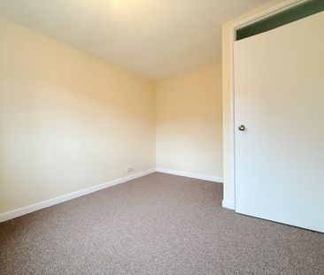 Yew Grove, Welwyn Garden City - Photo 1
