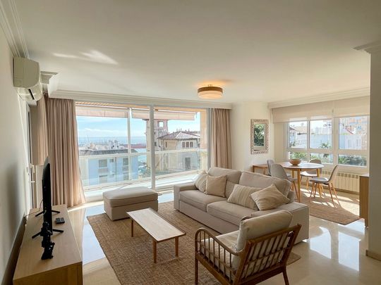 Comodo apartamento amueblado con vistas al mar, 4 dormitorios, terraza, parking, zona Son Armadans, Palma. - Foto 1