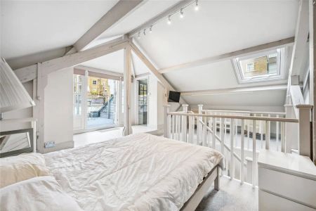 3 bedroom house in South Kensington - Photo 4