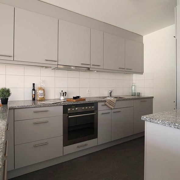 "Gemütliche 2.5 Zimmerwohnung in ruhigem Wohnquartier!" - Photo 1