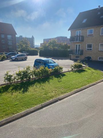 Lysfyldt 2-værelses lejlighed nær vandet i Nørresundby - Foto 2