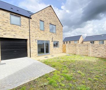 4 bedroom semi-detached house to rent - Photo 3