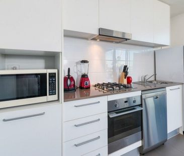 Wake Up to Harbour Views – Fully Furnished 2 Bed Apartment with sec... - Photo 5