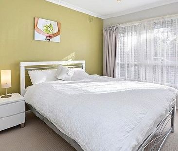 11 Grayling Street, Belmont - Photo 2