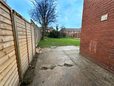 3 Bedroom Semi-Detached House for rent in Parkway North, Doncaster - Photo 2