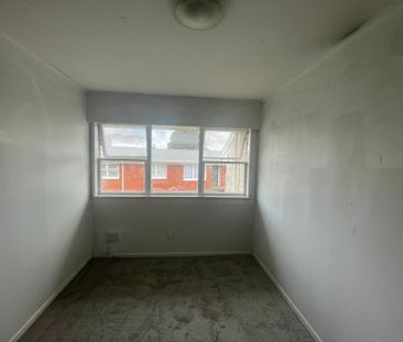 Spacious 2 Bedroom Property&excl; - Photo 6