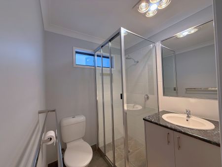 Charming 2-Bedroom Granny Flat in Glenvale - Photo 2