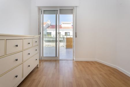 Apartamento T2, com terraço com vista, para Arrendar em Almada - Photo 3