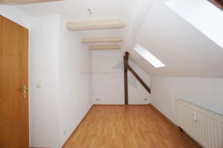 Romantische Dachgeschoss-Wohnung mit Sichtbalken - Photo 4