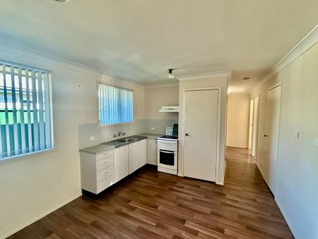 Single level home with 3 bedrooms - Photo 2