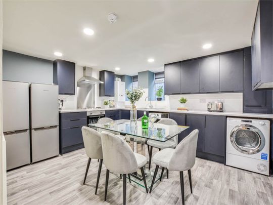 Knowle Mount (Room 4), Burley, Leeds - Photo 1