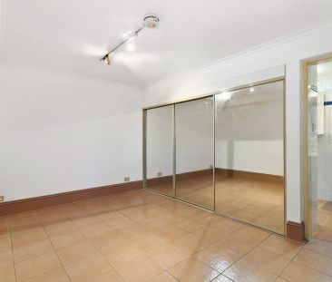 Ground Floor Apartment with - Photo 2