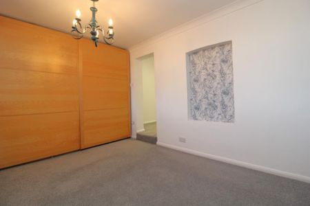 2 bedroom end of terrace house to rent - Photo 4