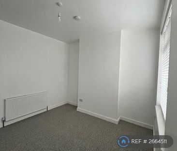 2 bedroom end of terrace house to rent - Photo 3